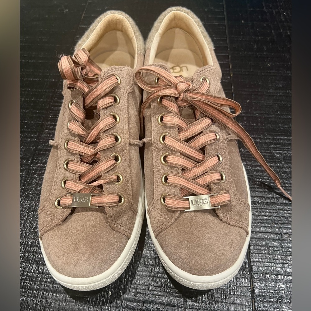 UGG Milo Leather Suede Low Top Fashion Sneaker Women's (Size 7)